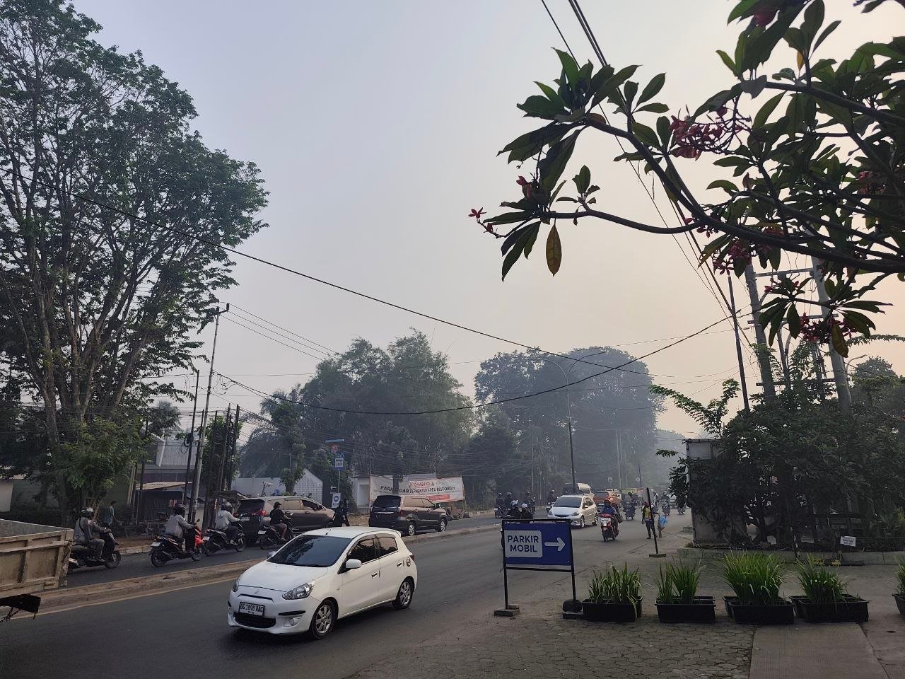 Kualitas udara Palembang berada pada kondisi yang mengkhawatirkan